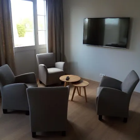 胡伊斯霍埃威酒店 3* 克诺克－海斯特